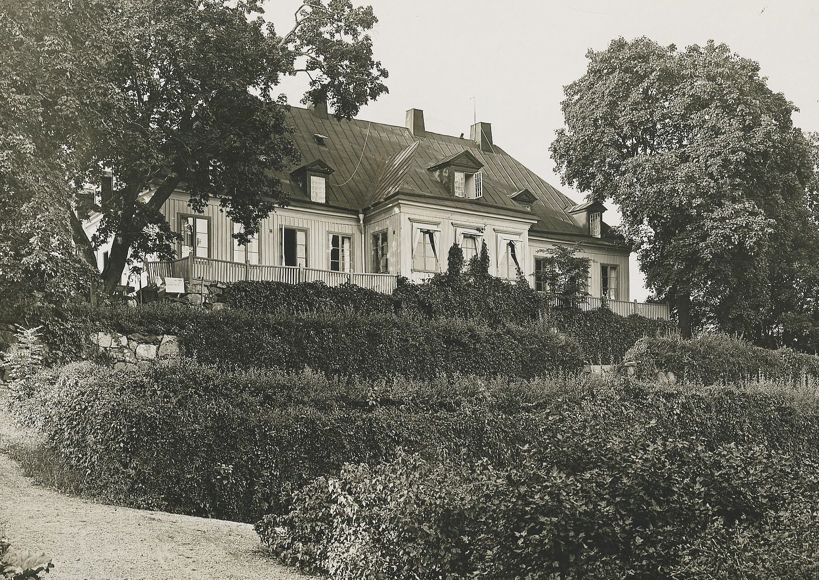 Stora Sköndal’s main building photographed in 1927